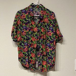 Floral Women’s Button Down Shirt from Boutique. Size L. Beautiful summer shirt.